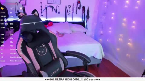 Liah Santos online show from December 16, 1:11 pm