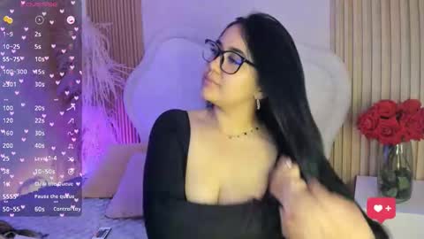 Snapshot of sara__colllins_ chatting on October 14, 1:03 pm SARA online show from October 14, 1:03 pm