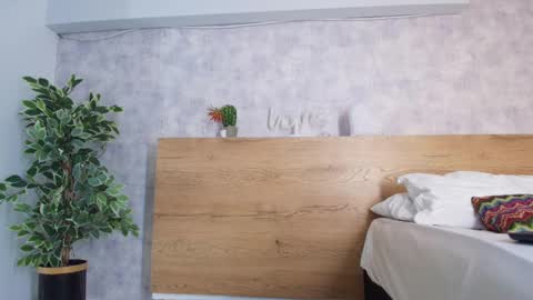 sara__jones_ online show from October 3, 8:36 pm