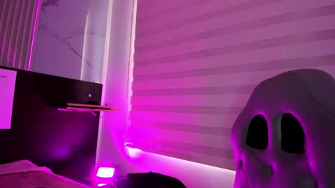 Snapshot of sara_as_ chatting on October 1, 2:33 pm sara_as_ online show from October 1, 2:33 pm