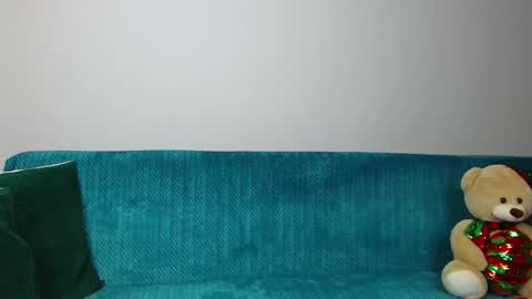 Im Sara I am happy to be here  online show from January 8, 6:01 pm