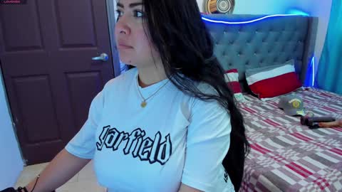 Snapshot of sara_murrayx chatting on December 7, 10:06 pm sara online show from December 7, 10:06 pm