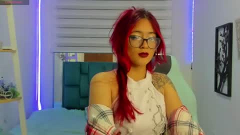 sara_red_x online show from July 7, 3:31 am