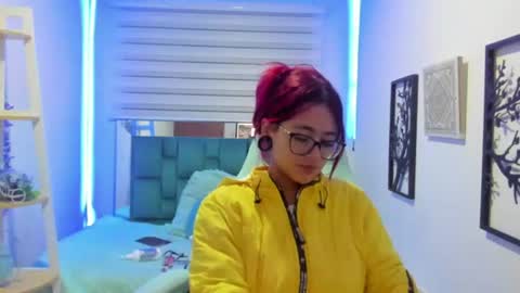 sara_red_x online show from July 3, 4:29 am