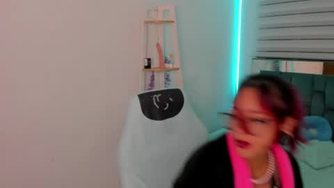 sara_red_x online show from May 22, 3:59 am