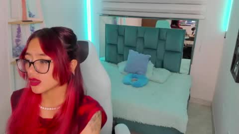 sara_red_x online show from May 21, 3:48 am