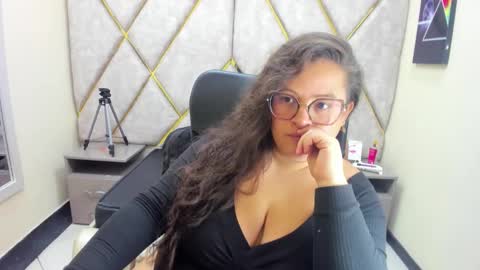 sara_thonson_ online show from May 12, 4:10 am