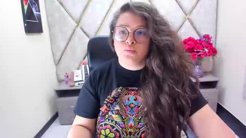 sara_thonson_ online show from May 5, 3:31 am