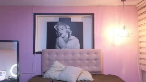 sara_valderrama_ online show from May 19, 12:45 pm