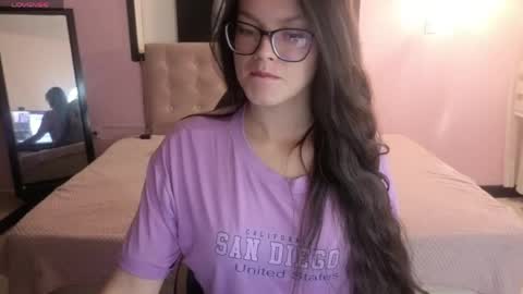 sara_valderrama_ online show from May 4, 1:04 pm
