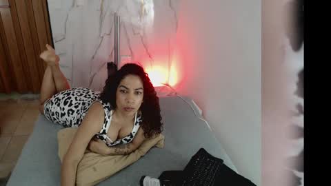 sara velez online show from November 18, 5:36 pm