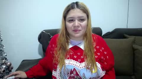 Snapshot of sara_winehouse1 chatting on December 16, 2:57 am 1 online show from December 16, 2:57 am