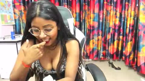 saraa_jayy online show from November 10, 5:13 am