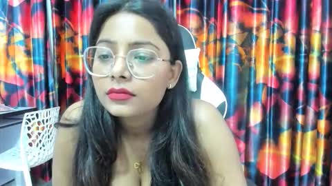 saraa_jayy online show from October 17, 10:51 am