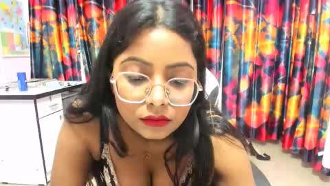 saraa_jayy online show from November 5, 5:01 am