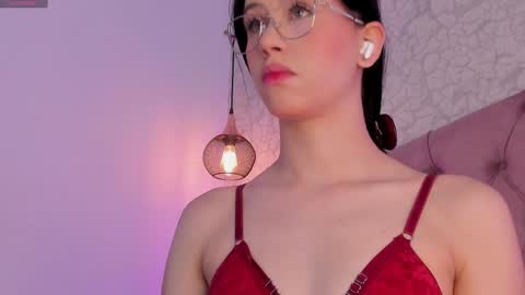 Sara  online show from May 4, 7:06 pm