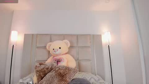 Sara Miller  online show from October 20, 6:00 pm