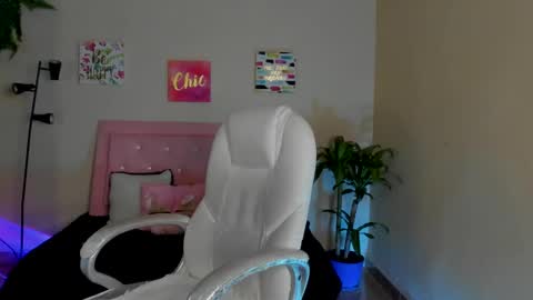 Snapshot of saraa_ramirez chatting on February 15, 11:39 am Sarah Ramirez online show from February 15, 11:39 am
