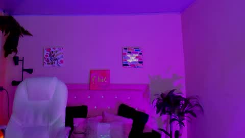 Snapshot of saraa_ramirez chatting on March 7, 9:27 pm Sarah Ramirez online show from March 7, 9:27 pm