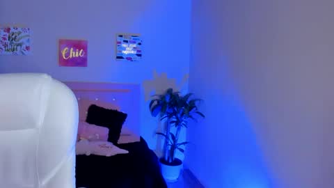 Snapshot of saraa_ramirez chatting on February 22, 11:24 am Sarah Ramirez online show from February 22, 11:24 am