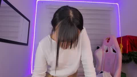 Sarah Ramirez online show from December 14, 3:45 am