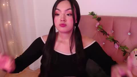 Snapshot of saraa_swett chatting on February 12, 3:17 pm online show from February 12, 3:17 pm