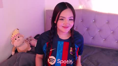 Snapshot of saraa_swett chatting on December 10, 2:39 pm online show from December 10, 2:39 pm