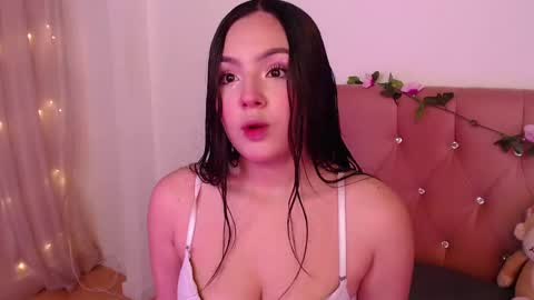 Snapshot of saraa_swett chatting on February 27, 2:32 pm online show from February 27, 2:32 pm