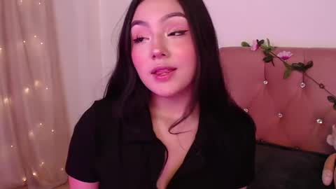 Snapshot of saraa_swett chatting on March 3, 2:21 pm online show from March 3, 2:21 pm
