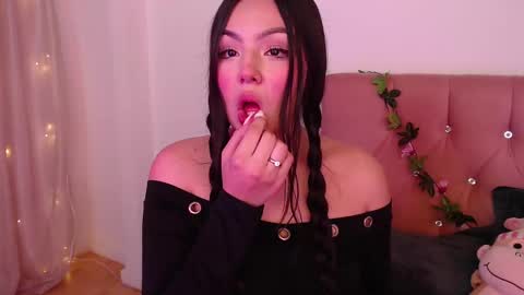 Snapshot of saraa_swett chatting on February 18, 4:49 pm online show from February 18, 4:49 pm