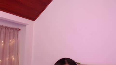 Snapshot of saraa_swett chatting on February 22, 2:16 pm online show from February 22, 2:16 pm