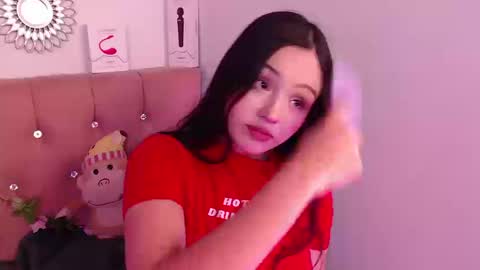 Snapshot of saraa_swett chatting on September 16, 2:25 pm online show from September 16, 2:25 pm