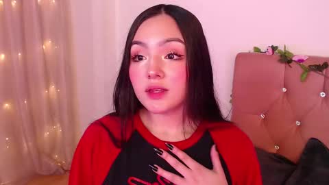Snapshot of saraa_swett chatting on February 28, 2:20 pm online show from February 28, 2:20 pm