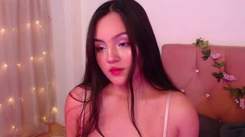 Snapshot of saraa_swett chatting on January 24, 4:28 pm online show from January 24, 4:28 pm