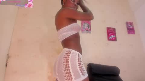 saraacollinss online show from May 7, 8:56 pm