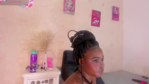saraacollinss online show from May 26, 9:25 pm