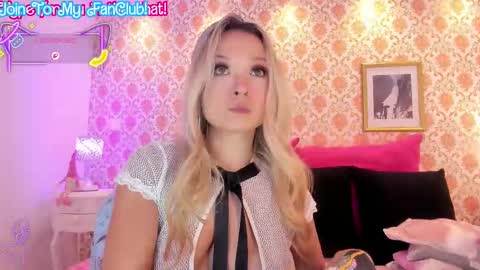 SaraAvila  online show from November 28, 9:29 pm