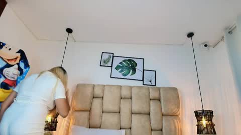 sarablonde_t online show from April 6, 7:26 pm