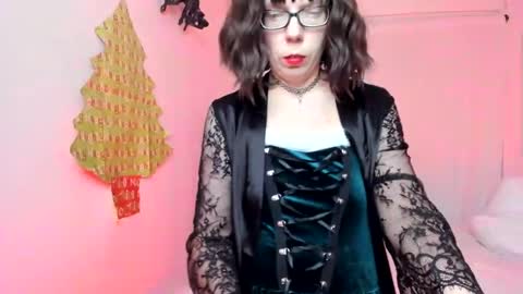 Snapshot of saradesirexo chatting on December 26, 2:55 am Sara Desire online show from December 26, 2:55 am