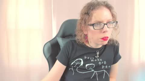 Snapshot of saradesirexo chatting on October 1, 3:28 pm Sara Desire online show from October 1, 3:28 pm