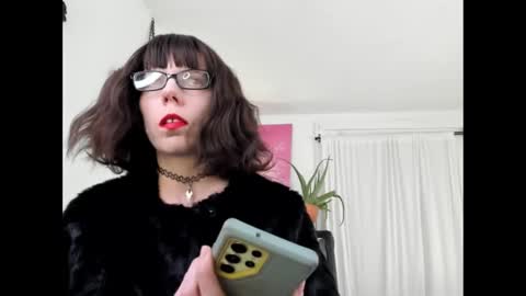 Snapshot of saradesirexo chatting on February 11, 1:52 am Sara Desire online show from February 11, 1:52 am