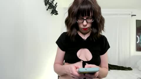 Snapshot of saradesirexo chatting on January 1, 1:26 am Sara Desire online show from January 1, 1:26 am