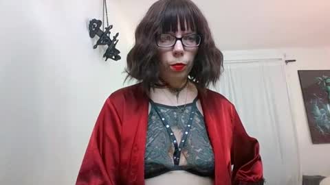 Snapshot of saradesirexo chatting on December 30, 1:37 am Sara Desire online show from December 30, 1:37 am