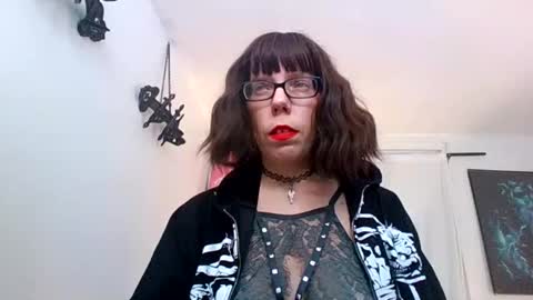 Snapshot of saradesirexo chatting on January 24, 2:39 am Sara Desire online show from January 24, 2:39 am