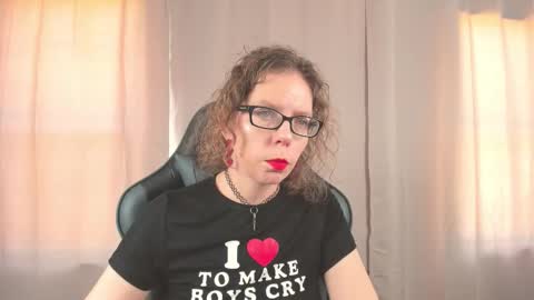 Snapshot of saradesirexo chatting on October 2, 4:34 pm Sara Desire online show from October 2, 4:34 pm