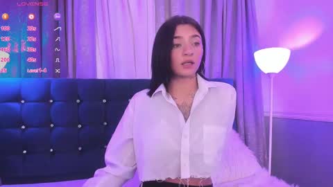 Snapshot of sarah_curtis chatting on September 30, 9:52 pm Sarah online show from September 30, 9:52 pm