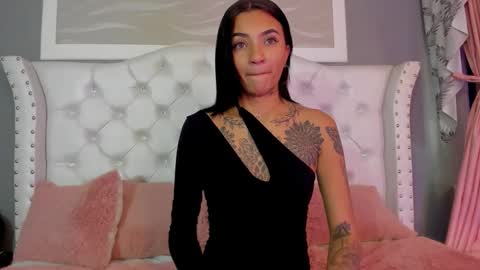Snapshot of sarah_curtis chatting on October 4, 4:29 am Sarah online show from October 4, 4:29 am