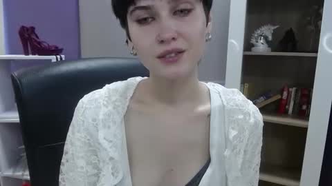 Sarah online show from April 2, 6:44 am