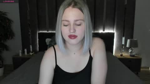 Sarah online show from December 8, 1:02 am