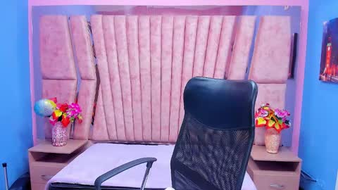 Sarah online show from December 4, 1:57 pm